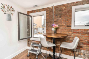 Luxury Design Focused, Detroit Themed Apt Near Downtown In the art District